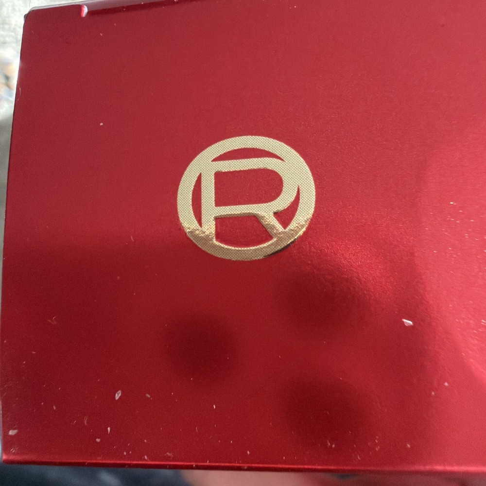 L'Oréal Paris Revitalift Triple Power Dark Spot Serum  Melasyl + Vitamin C - Picture 5 of 6